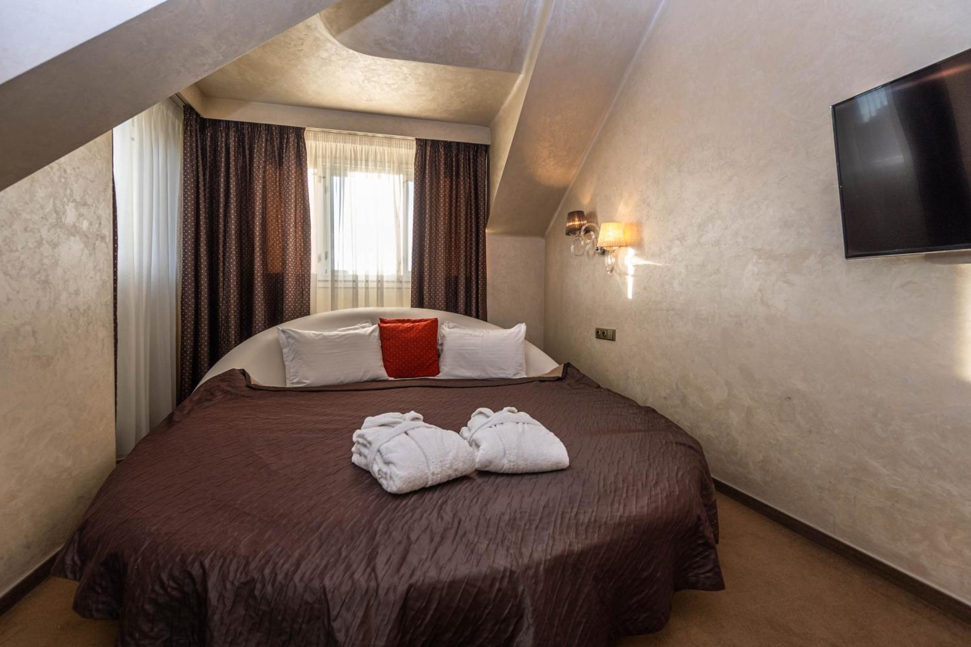 Romantic Suite View