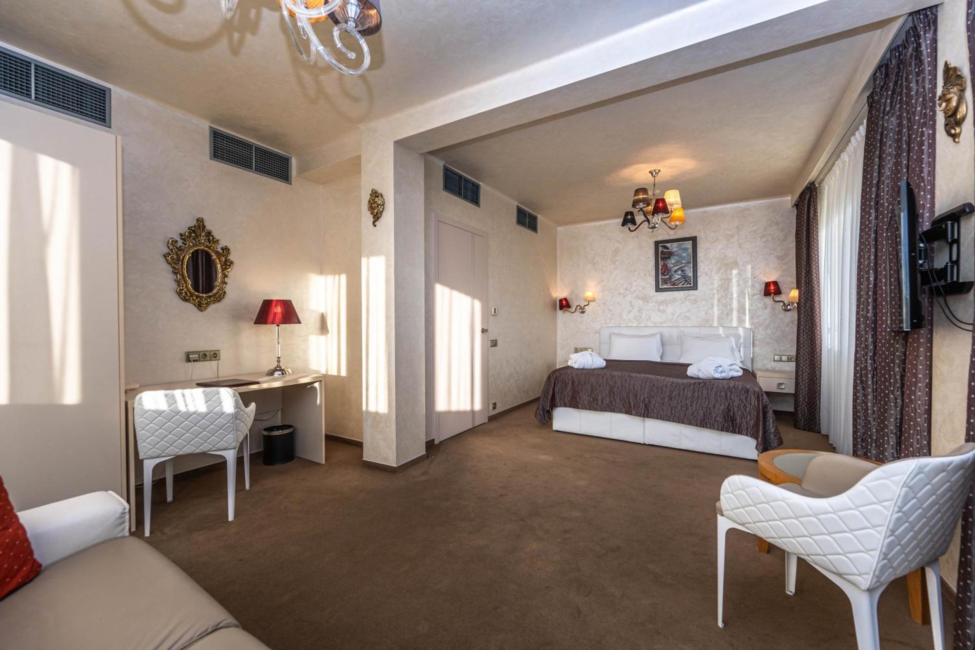 One-Bedroom Suite Large Terrace