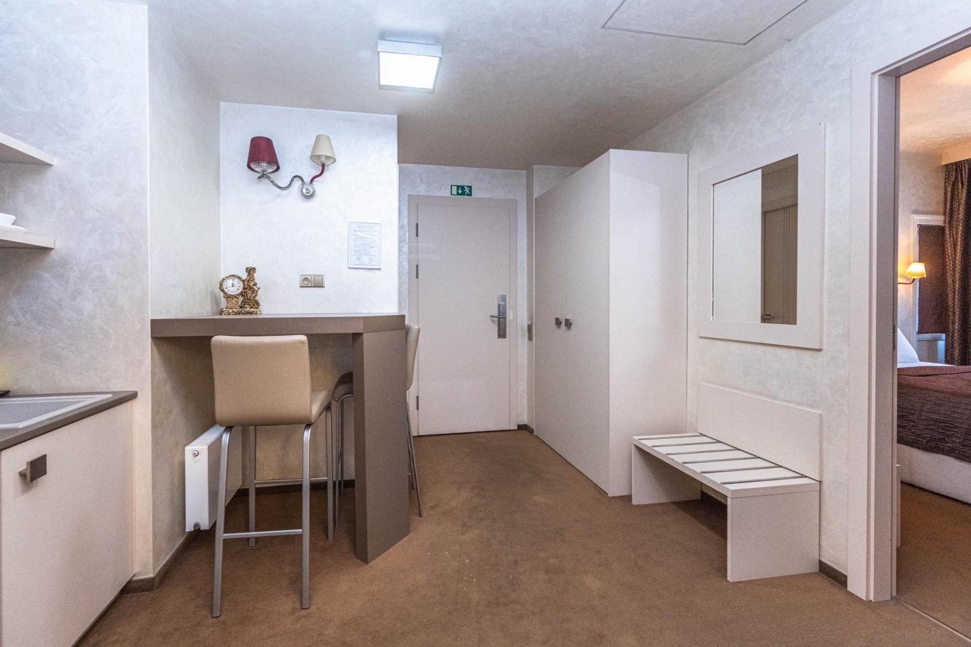 One-Bedroom Suite Large Terrace